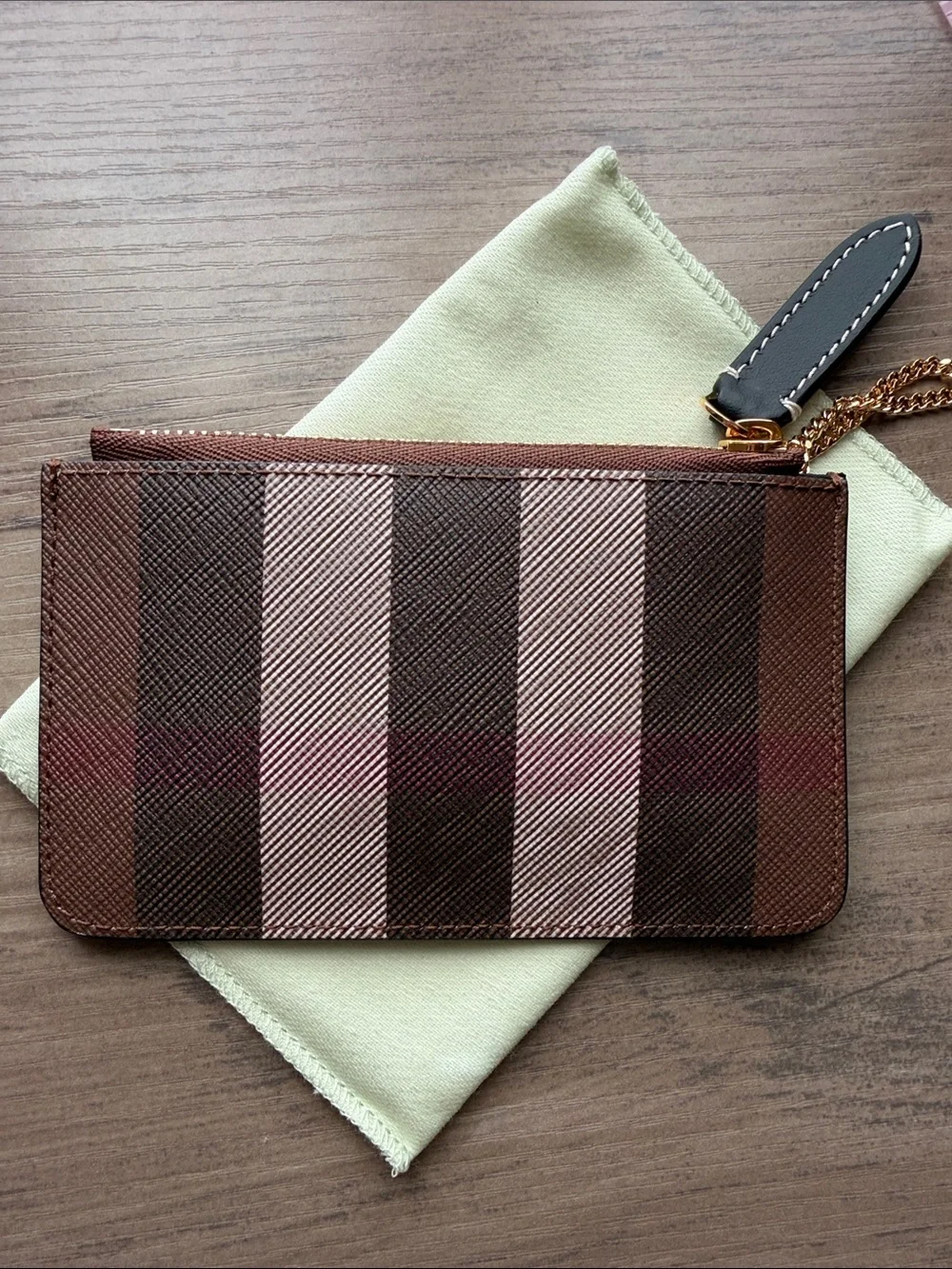 NWT Burberry Kelbrook Birch Brown E-canvas zip cardholder w/ chain